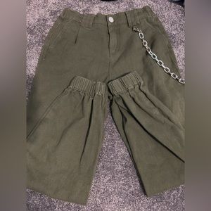 FashionNova green cargos with chain